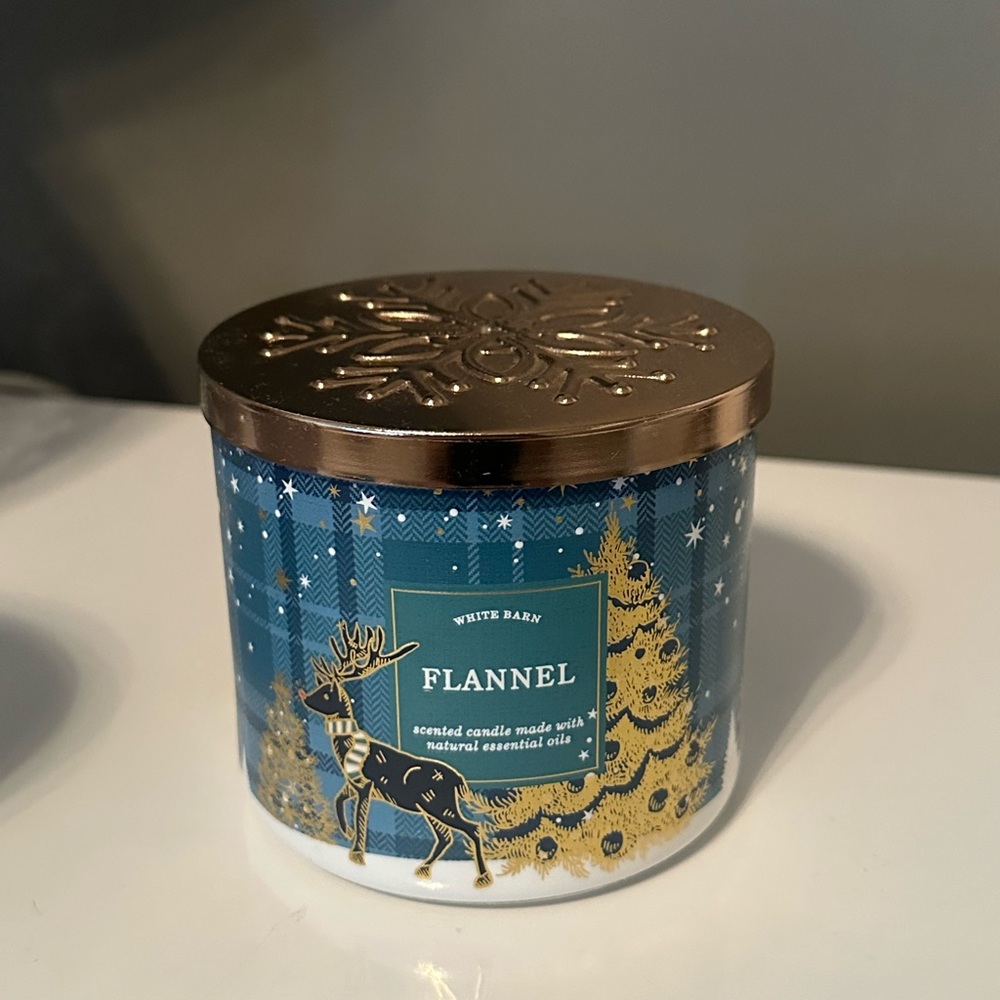 White Barn Flannel Scented Candle